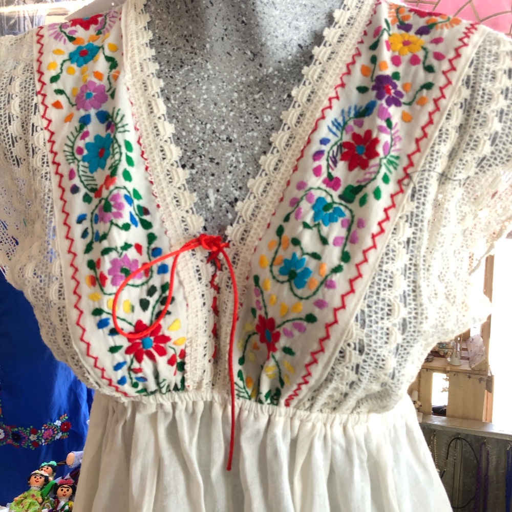 Mexican Embroidered Top Cream Multicolor Floral - Picture 2 of 6